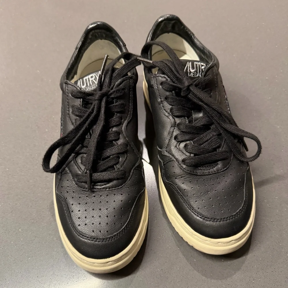 Autry Black Leather Medalist Low Sneakers in Super Soft Nappa Size 39 US 9 EUC